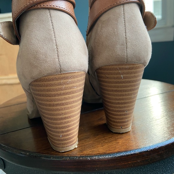 Francesca’s Cadence Tan and Brown Booties- Size 7 - Picture 9 of 11